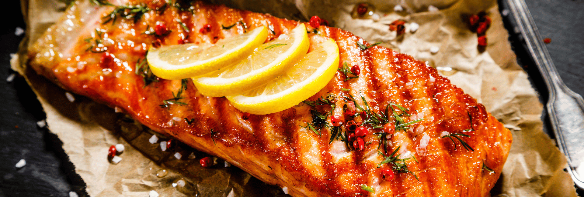 Barbecued fish with lemon slices on top