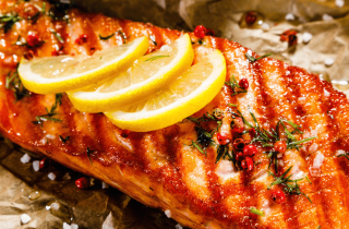 Barbecued fish with lemon slices on top